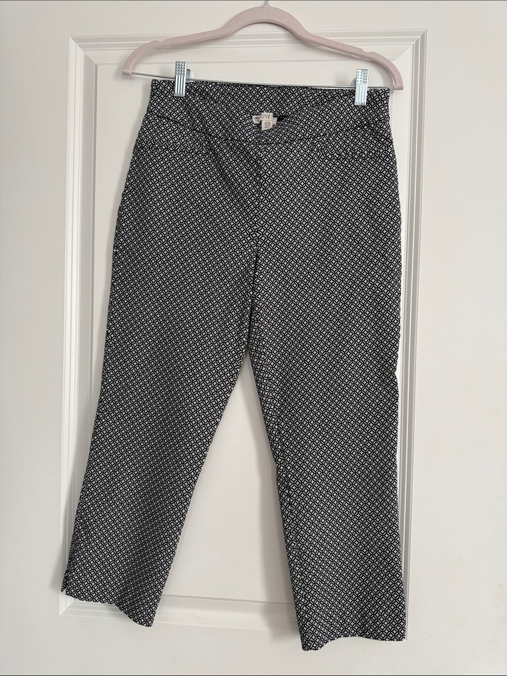 Women’s Black & White Geometric Print Ankle Pants